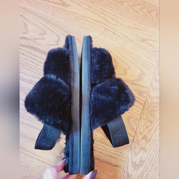 La Vie en Rose Black Fluffy Slippers - Picture 3 of 6